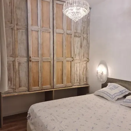 ÉTOILES DU PORT, calme, proche de tout, parking Appartement *